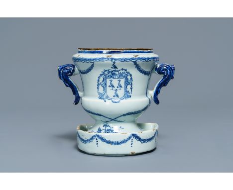 A Dutch Delft blue and white armorial 'campana' vase on stand, 18th C.: Dim.: 11 x 13 x 7,5 cm (the vase)Dim.: 9,5 x 7,5 x 2,