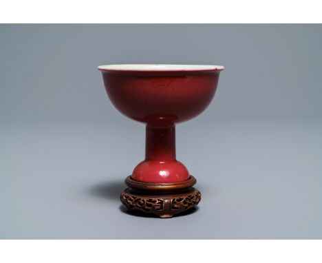 A Chinese monochrome ruby red stem cup, 19th C. ----- H.: 8,5 cm -- Dia.: 9 cm  -----  Condition reports and high resolution 