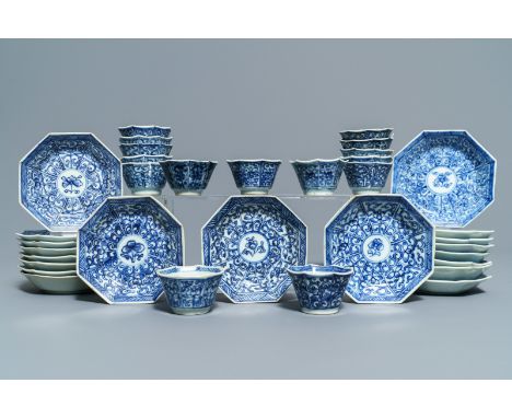 Fifteen Chinese blue and white cups and 19 saucers, Kangxi: L.: 10,5 (the saucers) Dia.: 6,5 cm - H.: 3,5 cm (the cups)  ----