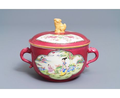 A Chinese famille rose ruby-ground two-handled bowl and cover, Yongzheng: L.: 16 cm - H.: 11,5 cm  -----  Condition reports a