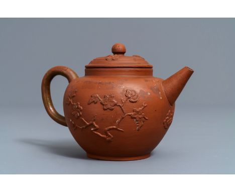 A Dutch Delft Yixing-style red earthenware teapot and cover, 1st quarter 18th C.: L.: 17 cm - H.: 11,5 cm  Marked on the base