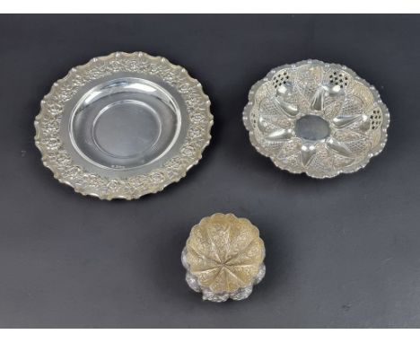 An Edwardian silver dish, by&nbsp;Fenton Brothers Ltd, Sheffield 1902, 20.5cm diameter, 192g; together with two foreign metal