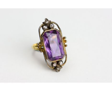 A LATE 19TH / EARLY 20TH CENTURY 9 CARAT GOLD BAGUETTE CUT AMETHYST AND WHITE STONE INSET RING Ring 16mm diameter, amethyst 1