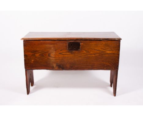 AN ANTIQUE ELM SIX PLANK COFFER with iron lock plate to the front and replaced hinges, 95.5cm wide x 39cm deep x 60cm high Co
