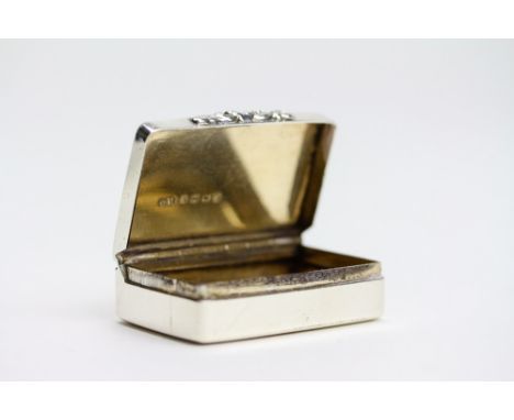 A WILLIAM IV SILVER SNUFF BOX by George Unite with marks for Birmingham 1833, 5cm wide x 3.2cm deep x 1.5cm high, 47 grams Co