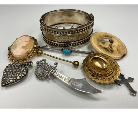 Jewellery - a Victorian oval yellow metal mourning brooch, unmarked, 8.5g gross;  silver scimitar brooch Birmingham 1898, bar