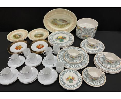 Villeroy and Boch ‘Basket’ dinner ware including; six dinner plate, six smaller, four cups and saucers; ten Bavaria tea cups 