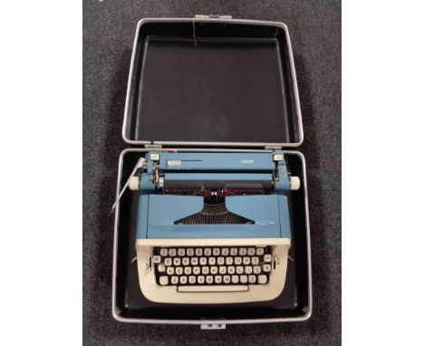 A cased Imperial Safari manual typewriter 