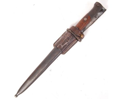 A WWI First World War German Mauser rifle bayonet. Wooden handle, with ' M ' stamped to the crossguard. Within its original s