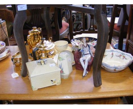 A Crown Derby beehive trinket box, together with assorted collectable china
