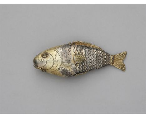 Riechdose in FischformSilber, teilweise vergoldet. Marken: Zweifaches MZ Joan Rudolf Møller (Nibe, 1780 – ca. 1828, Bøje B4-4