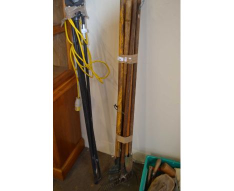 Quantity of assorted garden tools