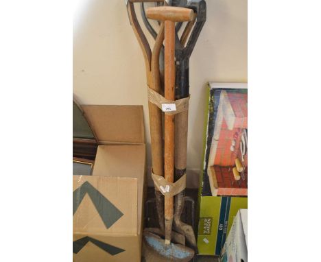 Quantity of assorted garden tools