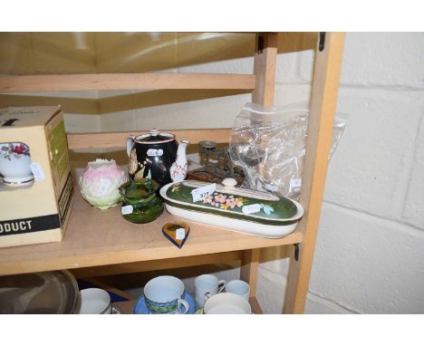Mixed Lot: Small set of scales and other ceramics