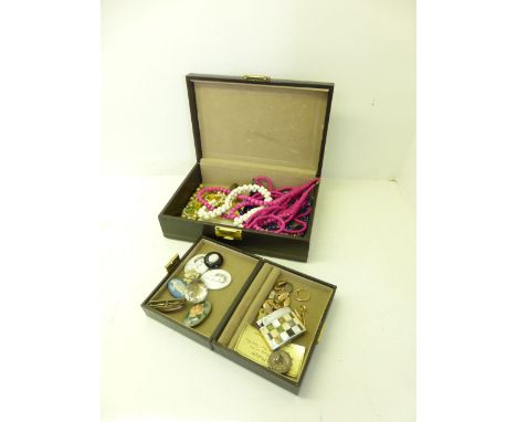 A Jewellery Box and Contents including 18ct gold dress ring (a/f), two gold cufflinks, horseshoe stick pin, and other items.