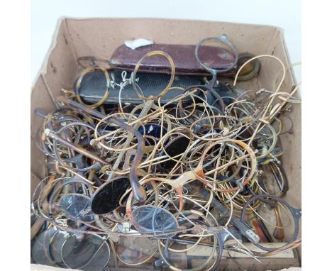 Assorted vintage spectacles (qty)