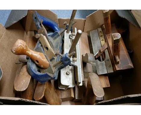Assorted vintage working planes, saws and other items (3 boxes)