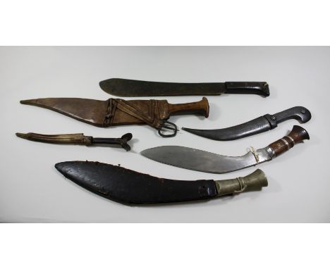 Konvolut Messer 6 Tl., 1x Machete, Holzgriff, L. 49 cm, Klinge L. 37 cm, 2x Khukuri, Nepal, L. 40 cm, Klinge L. 30 cm, mit Sc