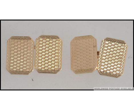 A pair of 9ct gold gentlemans cufflinks being engine turned with concentric circle decoration, each united by chains. Hallmar