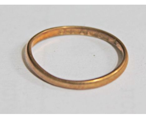 A hallmarked 22ct gold wedding ring, wt. 1.8g, size K.