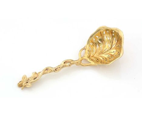 A Victorian silver gilt, naturalistic sugar sifter ladle by George Fox, London 1904, 10.5cms long, 0.75oz.