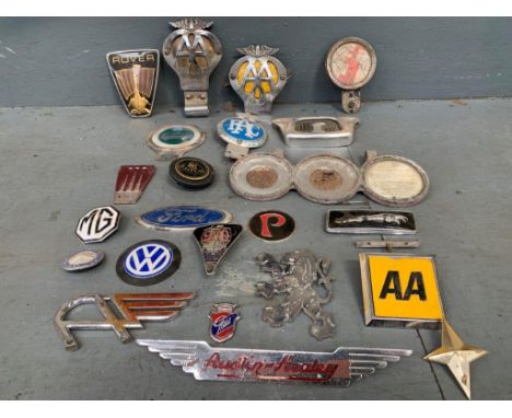 Box Of Assorted Car BadgesMake: Contact AuctioneerModel: Contact AuctioneerYear: 0Mileage: 0VIN: Contact AuctioneerConfigurat