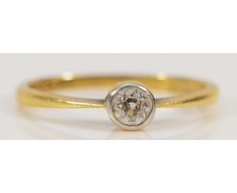 An 18ct gold single old cut diamond ring, approximately 0.20cts, L, 1.9gm