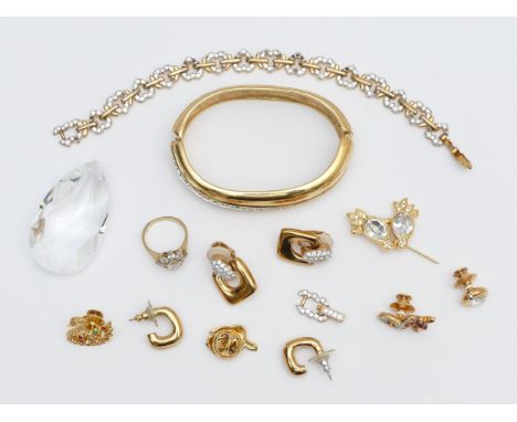 Swarovski, a crystal heart link bracelet18.5cm with extra link, two pairs of ear rings, four studs, brooch, together with an 
