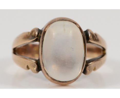 An antique 9ct rose gold and moonstone single stone ring, Birmingham 1911, M 1/2, 3gm