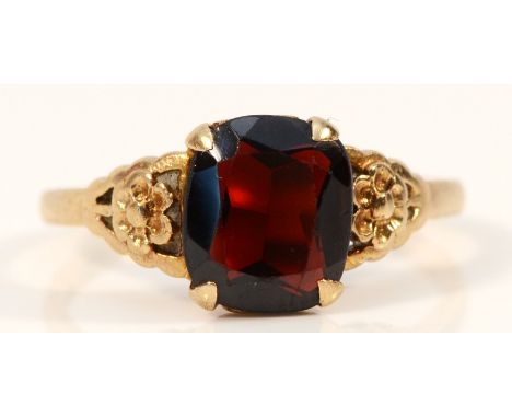 A 9ct gold vintage garnet dress ring with floral patterned shoulders, R, 2.6g