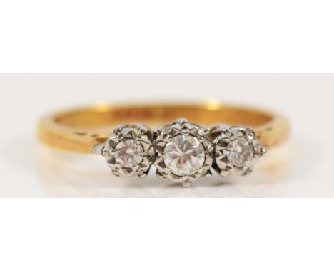 An 18ct gold and three brilliant cut diamond illusion set ring, N, 3gm