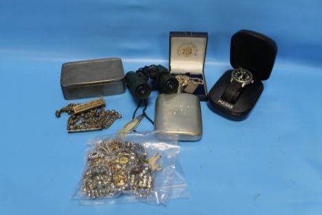 A QUANTITY OF COLLECTABLES TO INCLUDE COSTUME JEWELLERY, HIP FLASK, BINOCULARS, WRIST WATCH ETC.