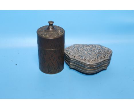 A WHITE METAL SNUFF BOX AND ALBERTS VESTA