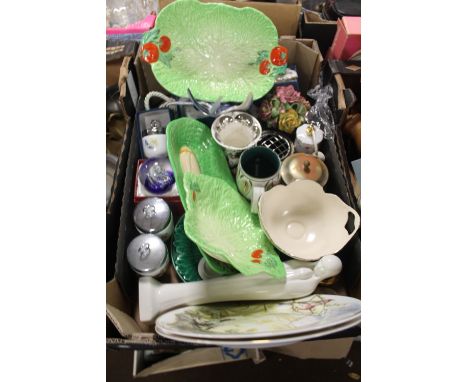 A TRAY OF ASSORTED CERAMICS TO INCLUDE BESWICK, ROYAL WORCESTER ETC.