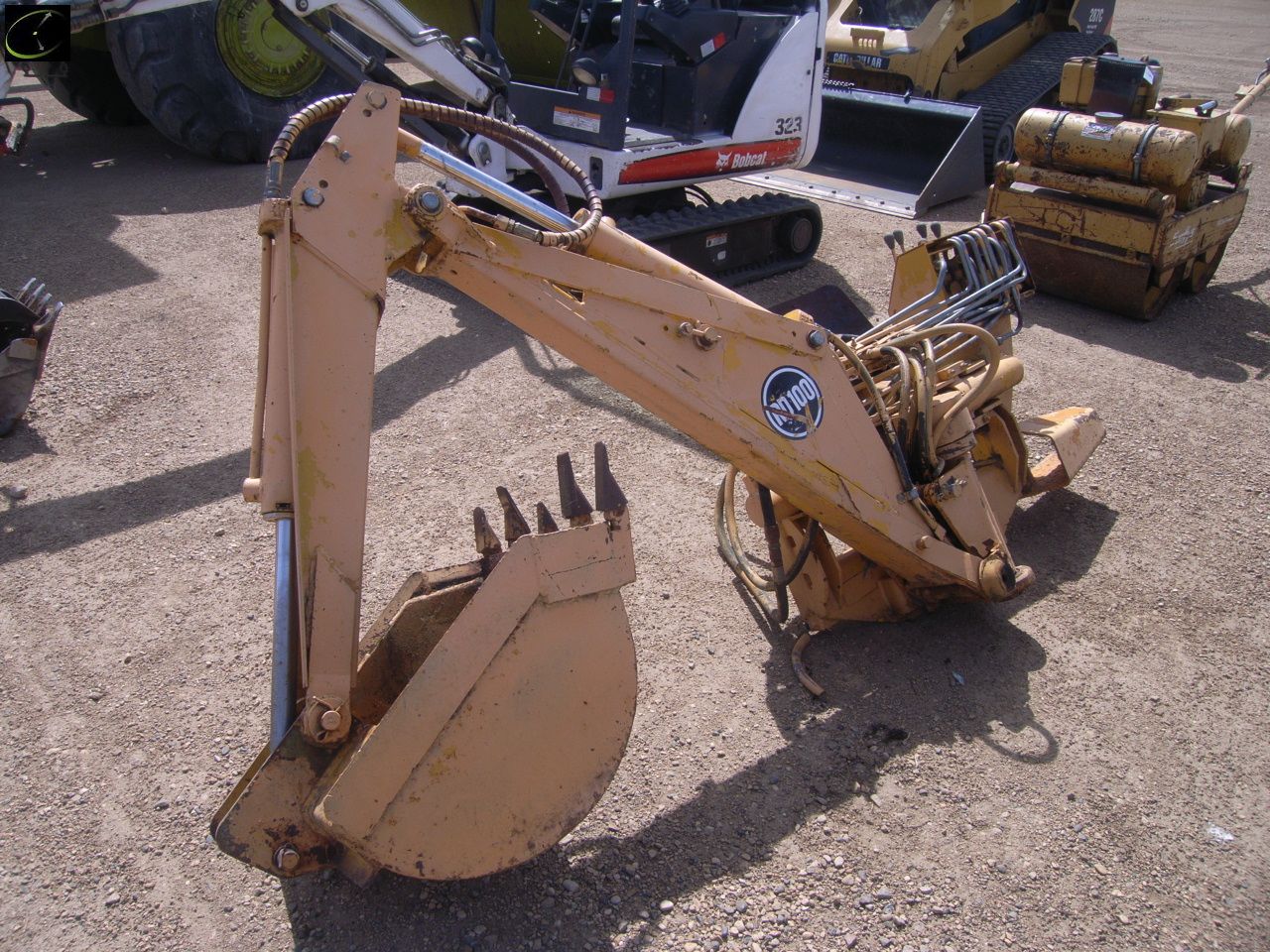 Case D100 backhoe bucket attachment