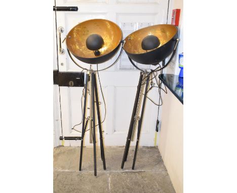 A pair of modern spotlights on tripod stands (2) 
