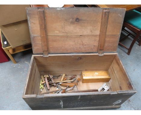 WOODEN TOOLBOX CONTAINING WOOD WORKING TOOLS 