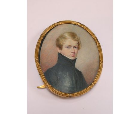18th/19th CENTURY OVAL MINIATURE PORTRAIT OF A YOUNG GENT WITHIN FREE STANDING GILT FRAME 