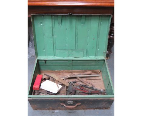 METAL STORAGE BOX CONTAINING VARIOUS TOOLS 