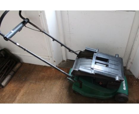 A Qualcast Quantum Power Suffolk Turbo 40 lawnmower with Briggs and Stratton engine
