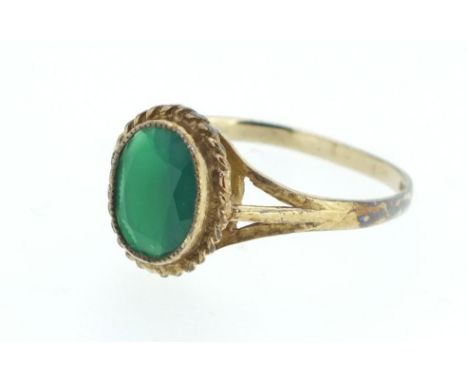 A 9ct gold ring set with a green stone - size N 1/2 to O.