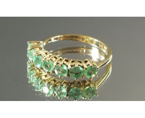 A 9ct gold emerald ring - size L.