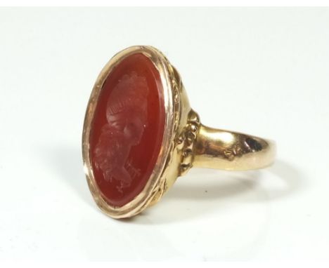 A 14 ct gold large Georgian oval gentleman's seal ring set cornelian carved with cameo bust of a woman, size S 1/2 - weight 1