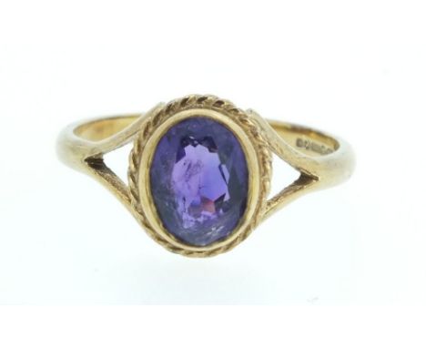  A 9ct gold ring set with amethyst - size N 1/2 to O.