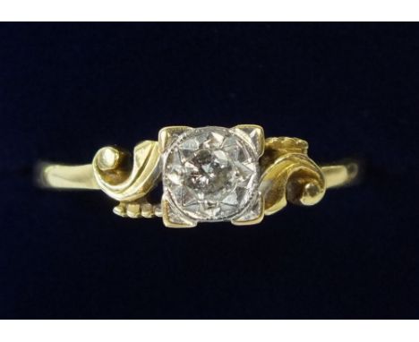 An 18 ct gold ring illusion set diamond - Size R
