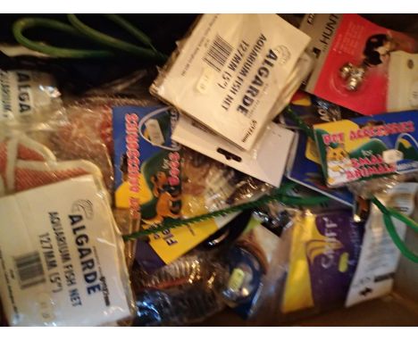 Tray of mixed new old stock items including pet animal items for dogs, fish etc. P&amp;P Group 3 (£25+VAT for the first lot a