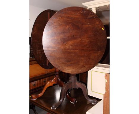 A Georgian mahogany circular tilt-top occasional table, on tripod base, 31" dia