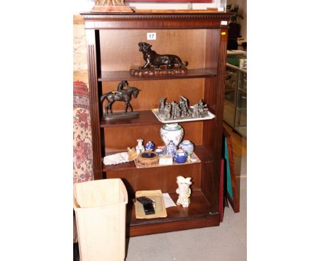 A Georgian design mahogany open bookcase, fitted five open shelves, and a matching four-shelf bookcase, 37" wide