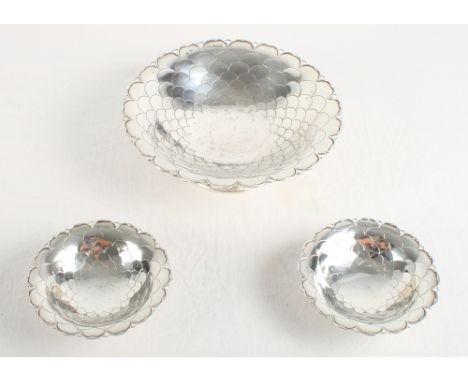 A Mappin & Webb silver pedestal fruit dish decorated scale pattern, 9" dia, and a pair of matching pedestal sweetmeat dishes,