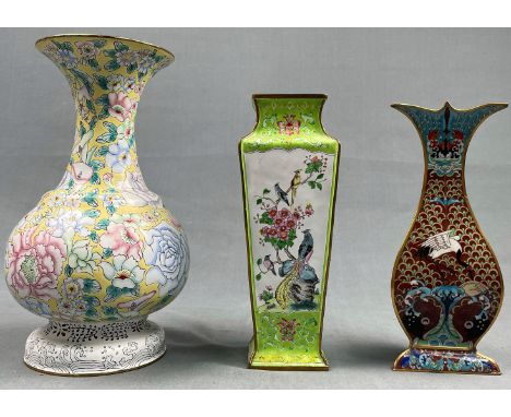 3 Vasen. Auch Cloisonné, Emaille. Wohl Japan, China antik.Bis 30 cm hoch. Wohl Exportware für den persischen Markt, Iran. Auc